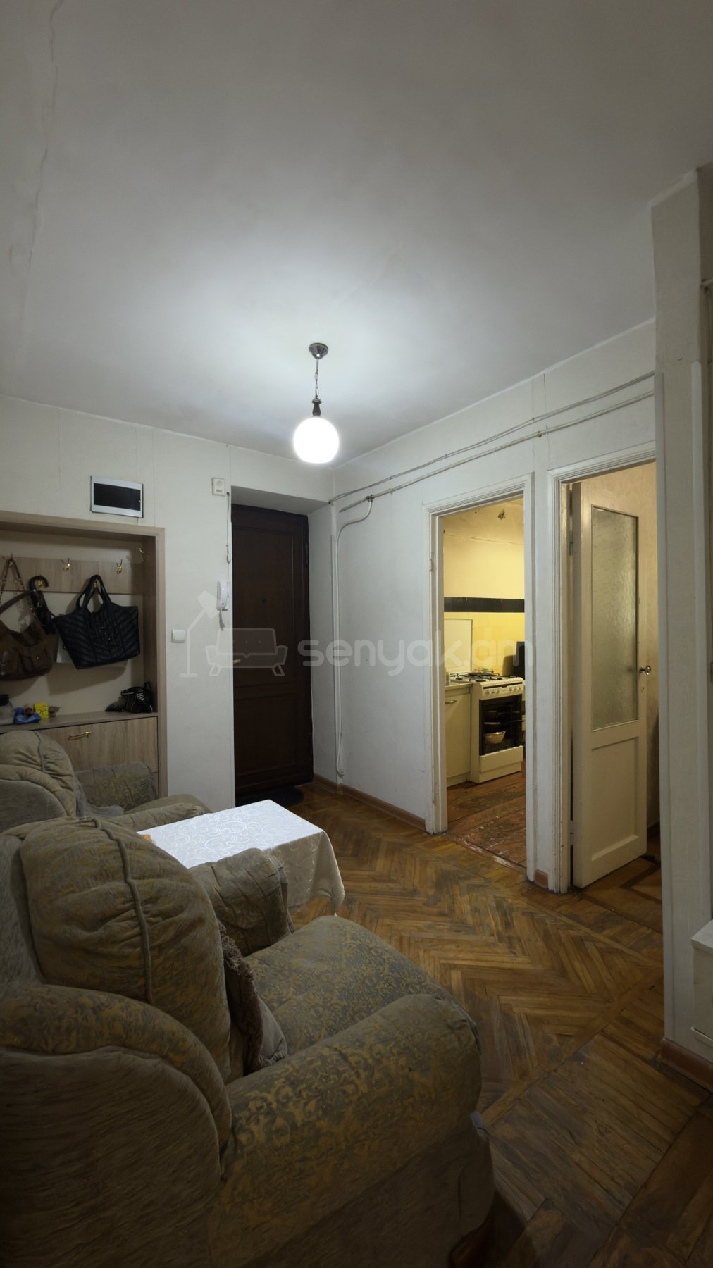 3 Սենյականոց Բնակարան Քարե Շենքում, 7քմ, 1/5 հարկ, Պետական Վիճակում