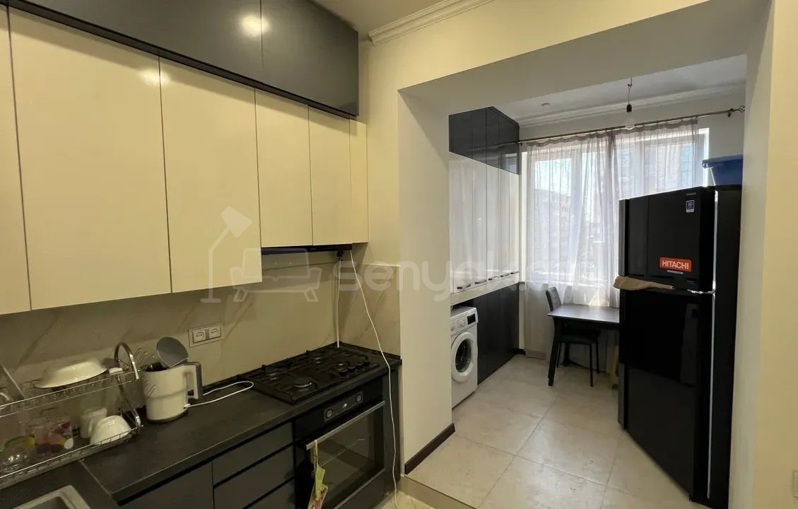 3 Սենյականոց Բնակարան Քարե Շենքում, 78քմ, 4/4 հարկ, Կապիտալ Վերանորոգված, Կահավորված
