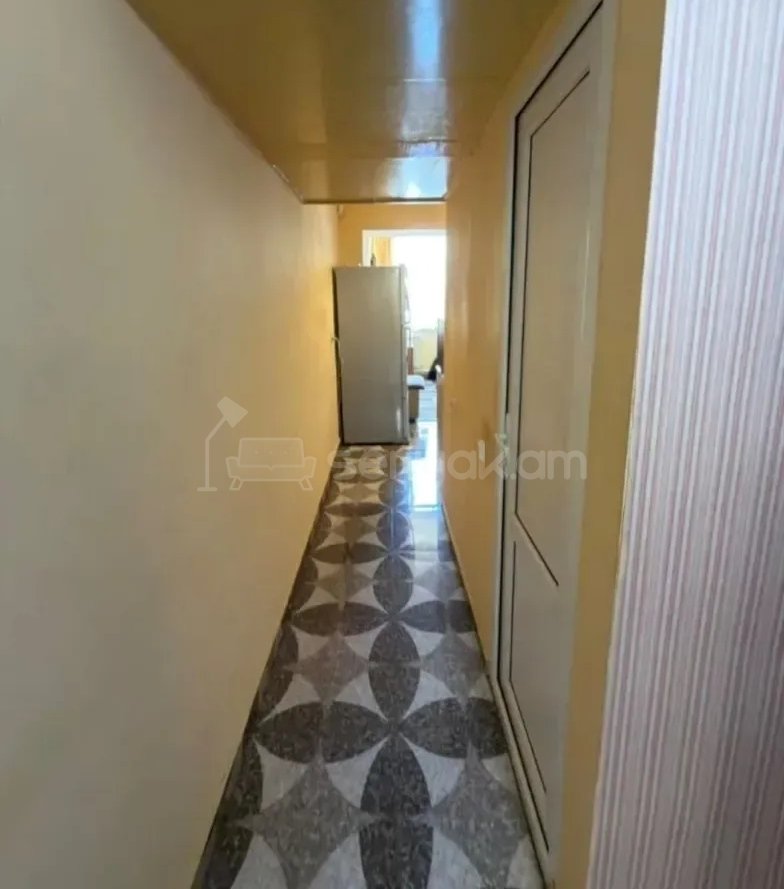 3 Սենյականոց Բնակարան Քարե Շենքում, 70քմ, 1/4 հարկ, Կապիտալ Վերանորոգված
