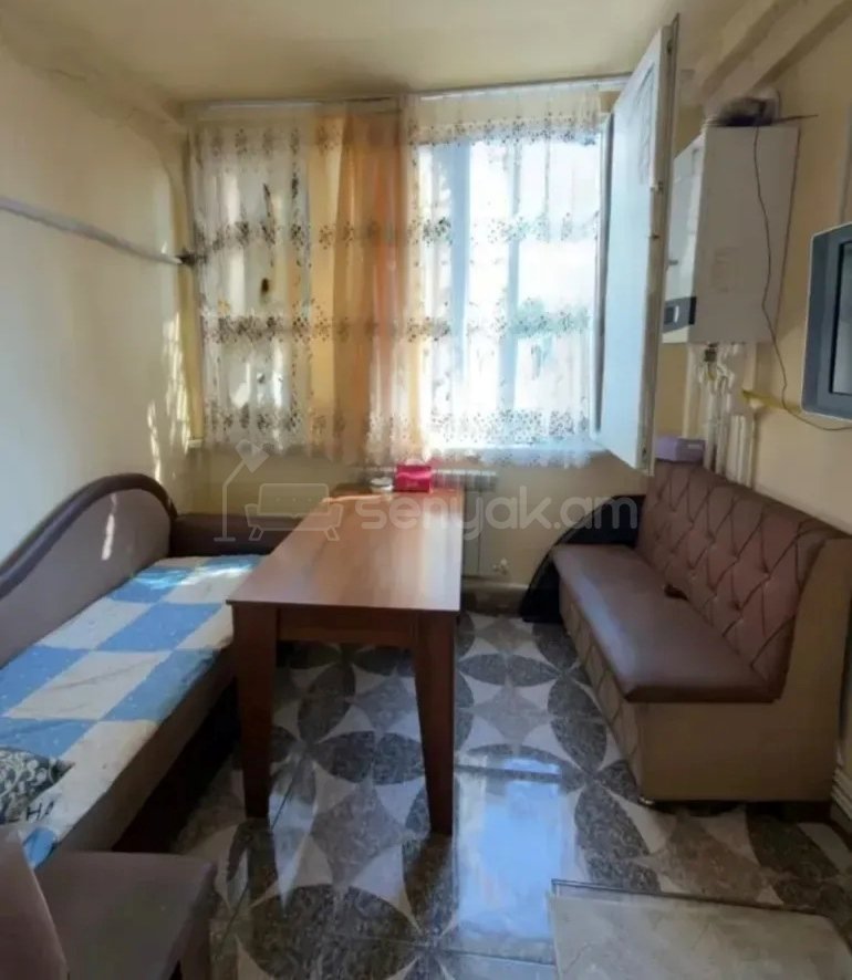 3 Սենյականոց Բնակարան Քարե Շենքում, 70քմ, 1/4 հարկ, Կապիտալ Վերանորոգված