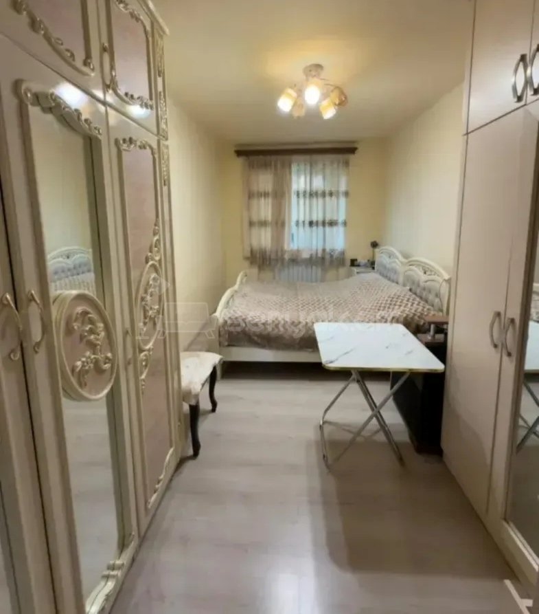 3 Սենյականոց Բնակարան Քարե Շենքում, 70քմ, 1/4 հարկ, Կապիտալ Վերանորոգված