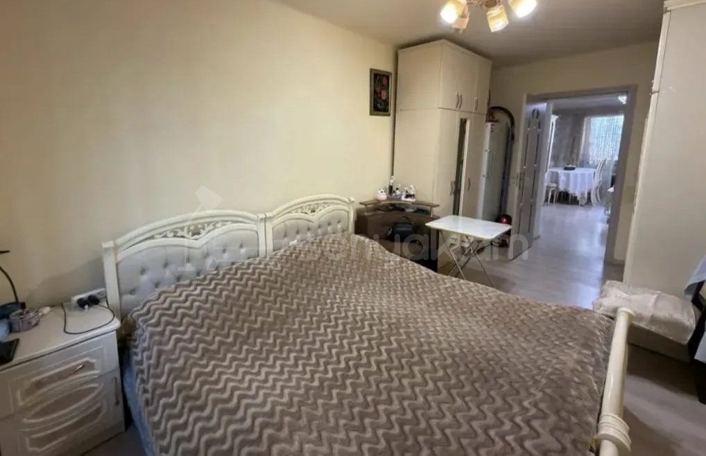 3 Սենյականոց Բնակարան Քարե Շենքում, 70քմ, 1/4 հարկ, Կապիտալ Վերանորոգված