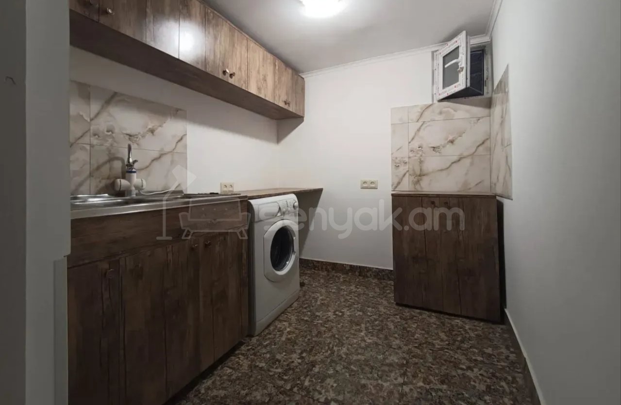 2 Սենյականոց Բնակարան Քարե Շենքում, 45քմ, 1/1 հարկ, Նորմալ Վիճակում, Կահավորված, Արևկող