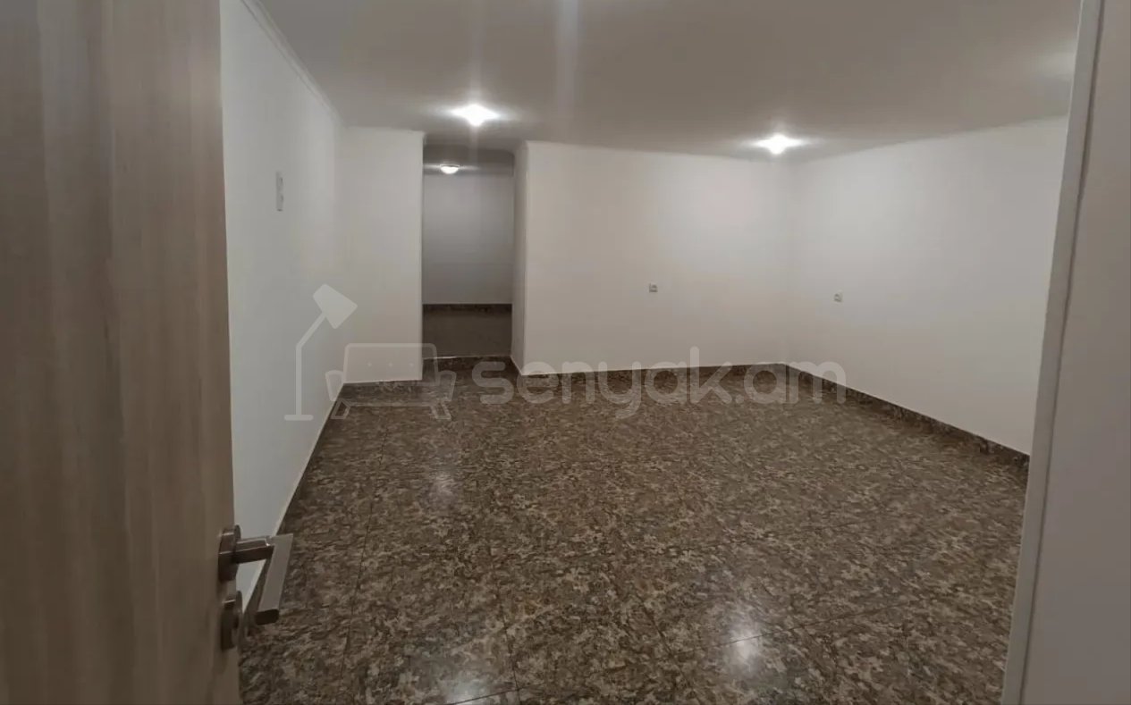 2 Սենյականոց Բնակարան Քարե Շենքում, 45քմ, 1/1 հարկ, Նորմալ Վիճակում, Կահավորված, Արևկող