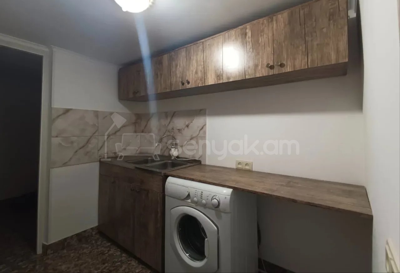 2 Սենյականոց Բնակարան Քարե Շենքում, 45քմ, 1/1 հարկ, Նորմալ Վիճակում, Կահավորված, Արևկող
