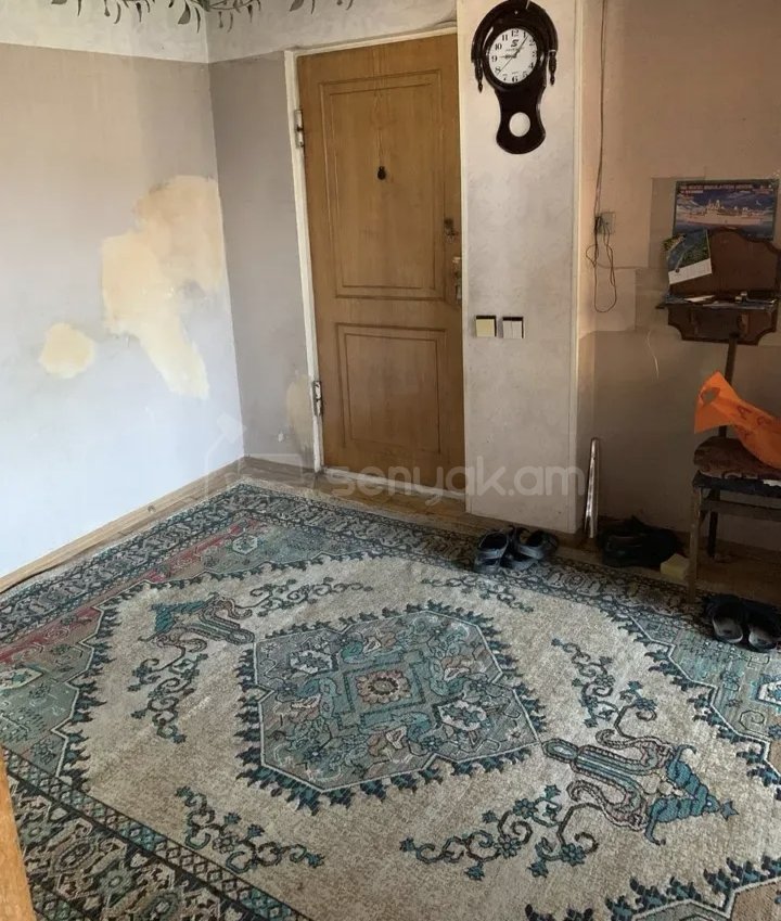 3 Սենյականոց Բնակարան Քարե Շենքում, 68քմ, 5/5 հարկ, Նորմալ Վիճակում, Կահավորված, Արևկող