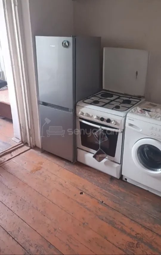 1 Սենյականոց Բնակարան Քարե Շենքում, 45քմ, 3/5 հարկ, Նորմալ Վիճակում, Կահավորված, Արևկող