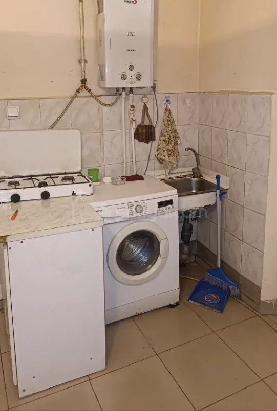 2 Սենյականոց Բնակարան Քարե Շենքում, 38քմ, 1/1 հարկ, Նորմալ Վիճակում, Կահավորված