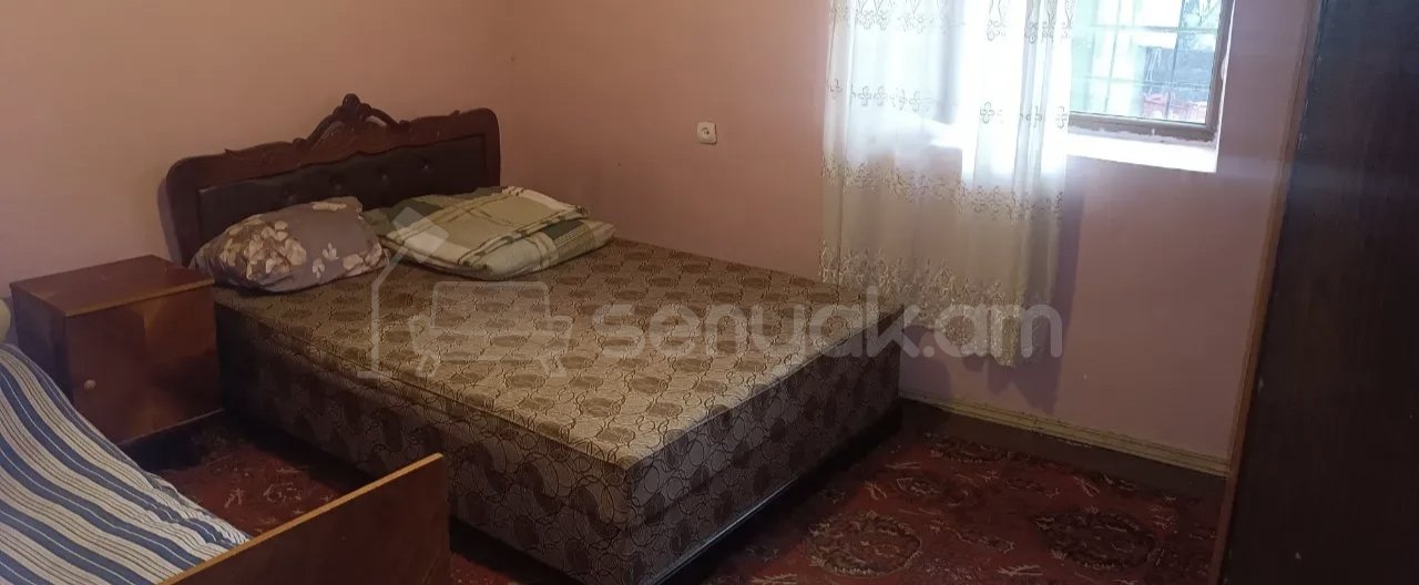 2 Սենյականոց Բնակարան Քարե Շենքում, 38քմ, 1/1 հարկ, Նորմալ Վիճակում, Կահավորված