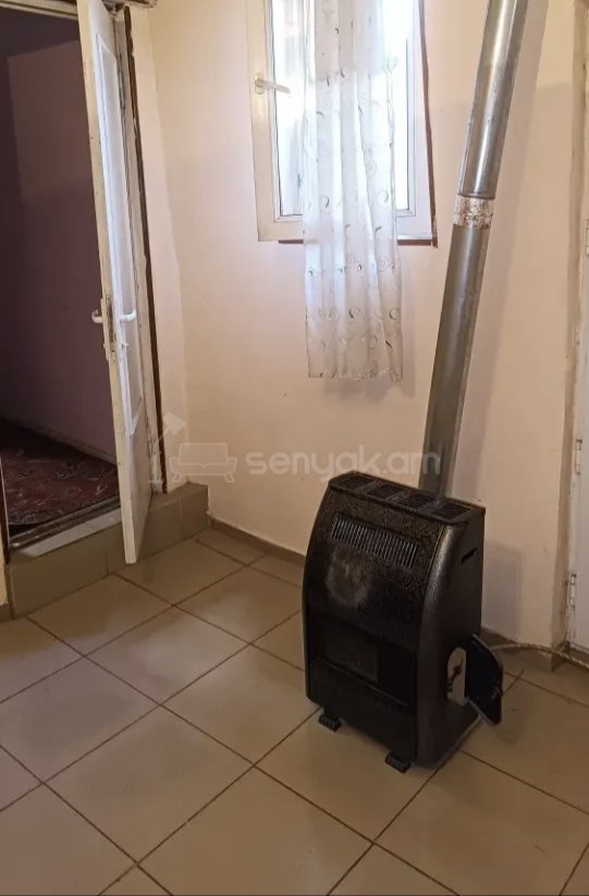 2 Սենյականոց Բնակարան Քարե Շենքում, 38քմ, 1/1 հարկ, Նորմալ Վիճակում, Կահավորված