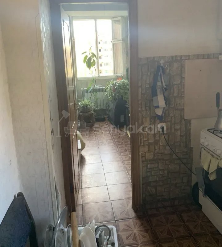 3 Սենյականոց Բնակարան Քարե Շենքում, 67քմ, 4/5 հարկ, Նորմալ Վիճակում, Կահավորված