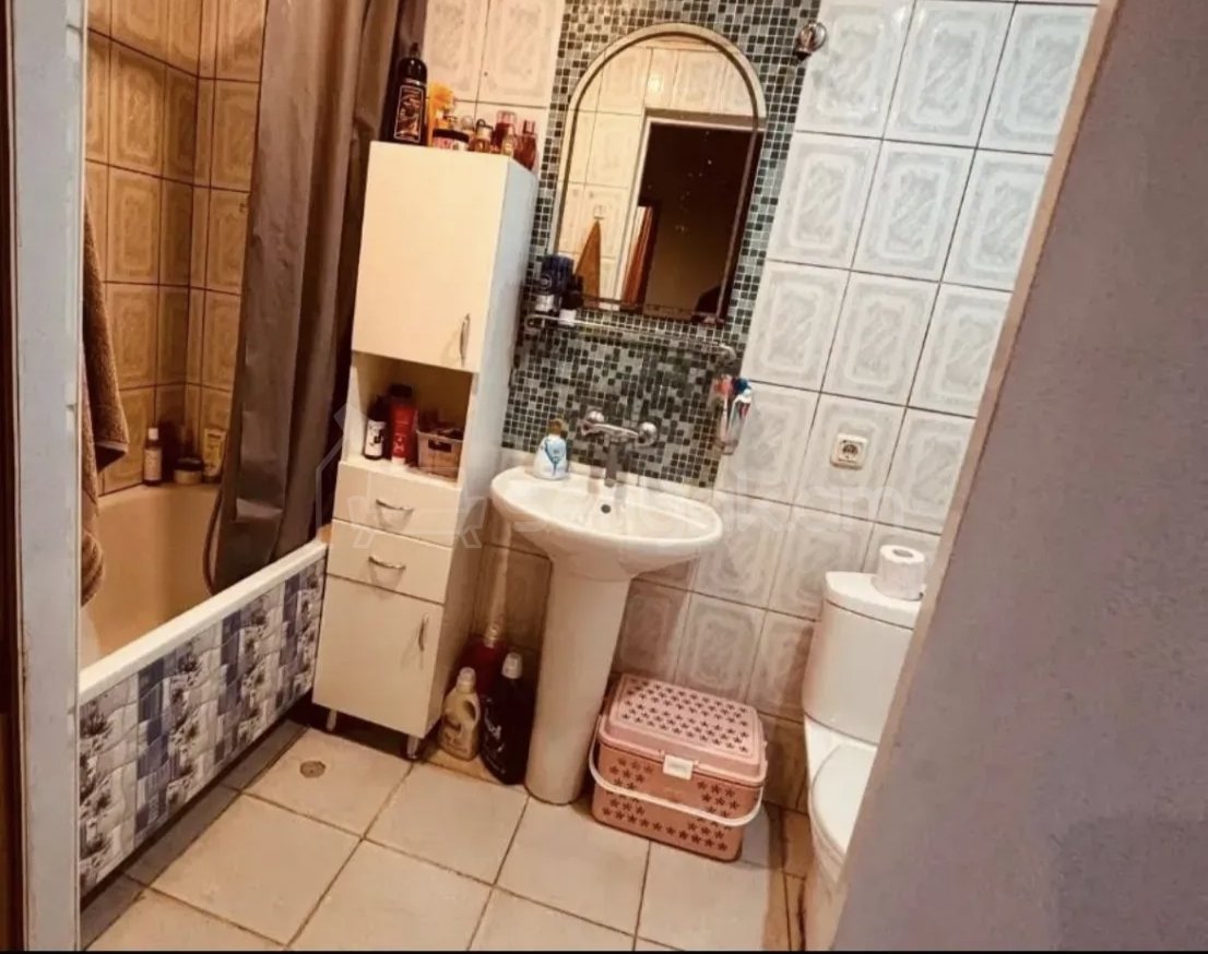 3 Սենյականոց Բնակարան Քարե Շենքում, 67քմ, 4/5 հարկ, Նորմալ Վիճակում, Կահավորված