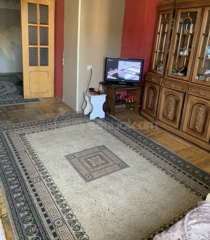 3 Սենյականոց Բնակարան Քարե Շենքում, 67քմ, 4/5 հարկ, Նորմալ Վիճակում, Կահավորված