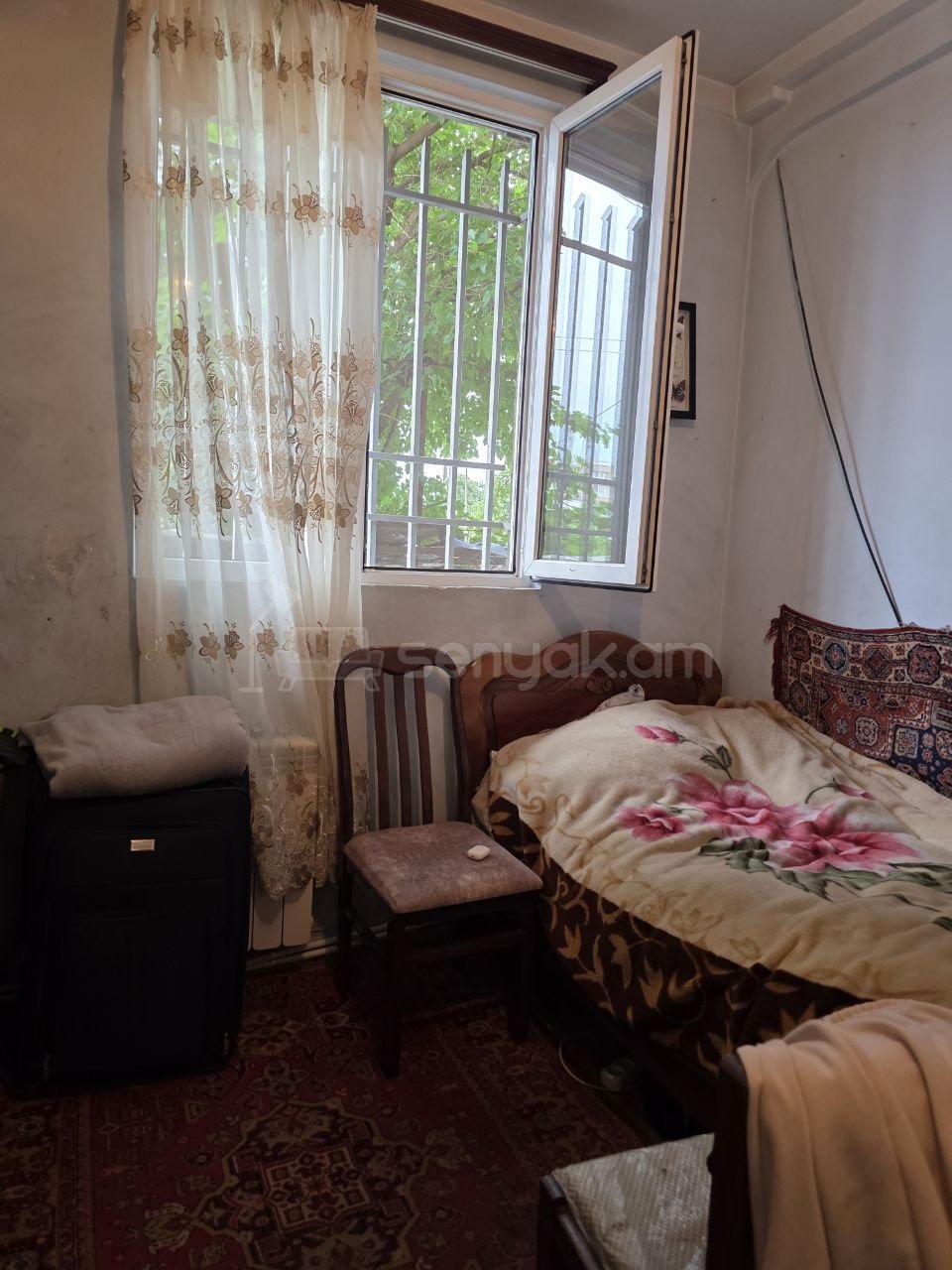 4 Սենյականոց Բնակարան Քարե Շենքում, 78քմ, 1/4 հարկ, Նորմալ Վիճակում
