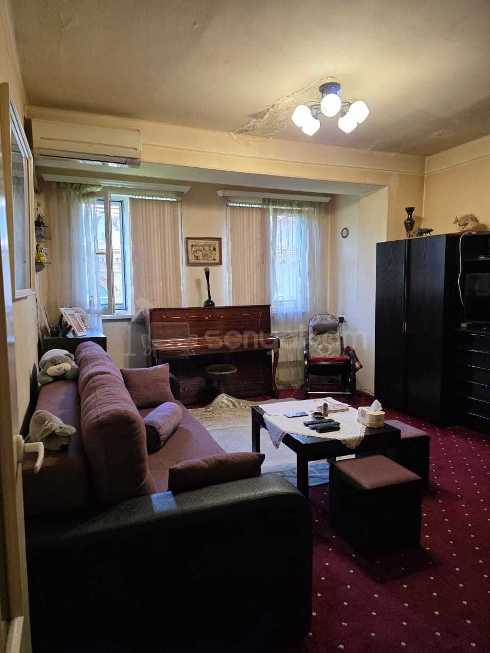 1 Սենյականոց Բնակարան Քարե Շենքում, 40քմ, 5/5 հարկ, Նորմալ Վիճակում