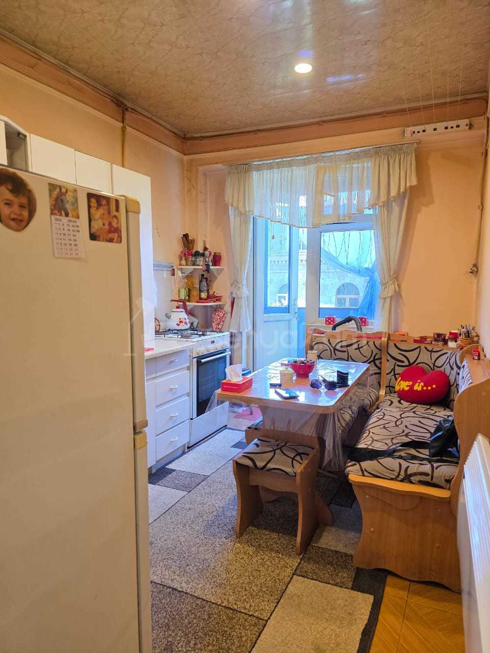 1 Սենյականոց Բնակարան Քարե Շենքում, 40քմ, 5/5 հարկ, Նորմալ Վիճակում