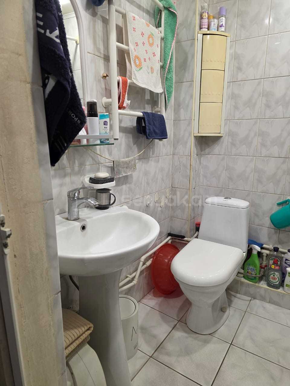 1 Սենյականոց Բնակարան Քարե Շենքում, 40քմ, 5/5 հարկ, Նորմալ Վիճակում