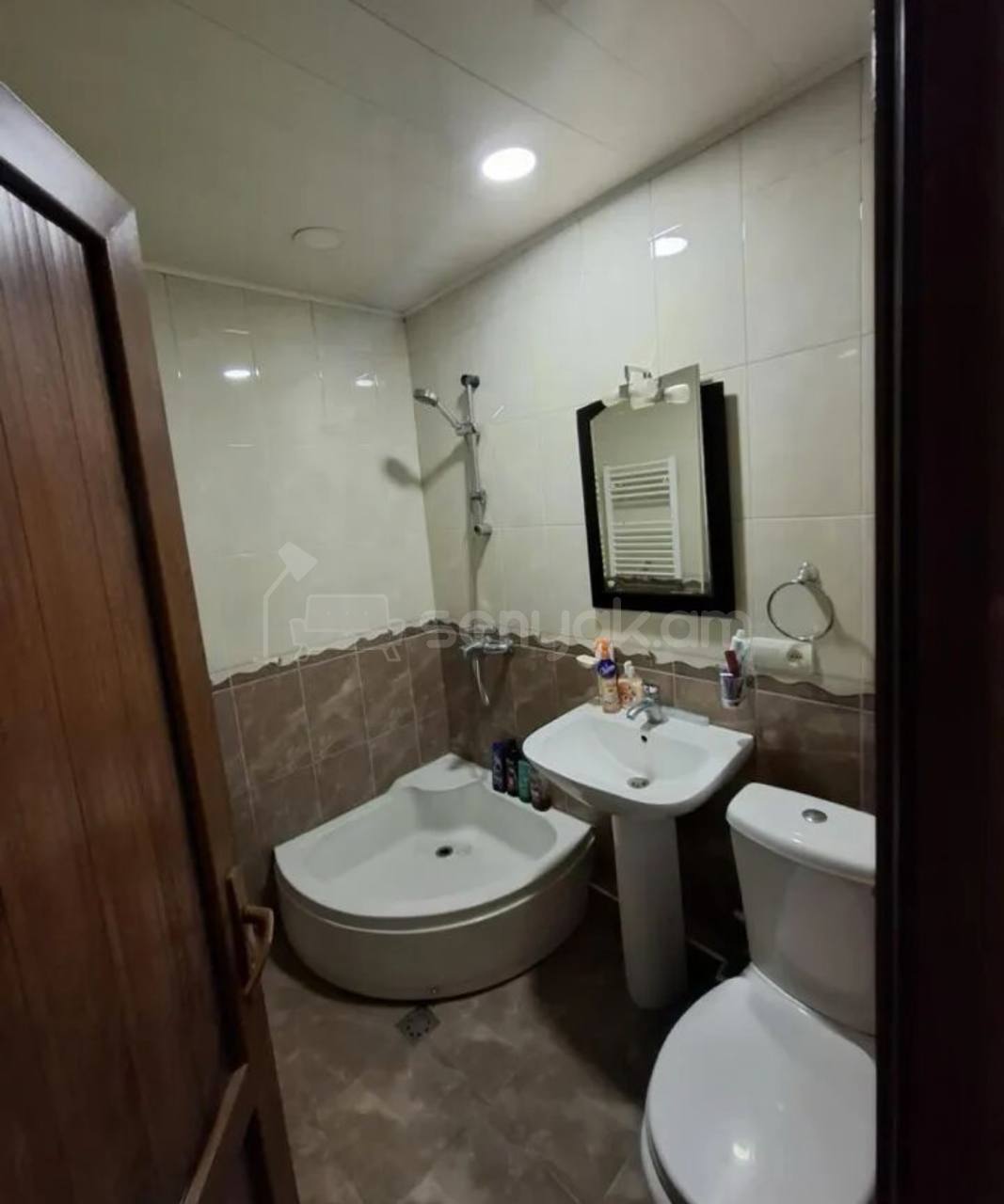2 Սենյականոց Բնակարան, 46քմ, 9/9 հարկ, Կապիտալ Վերանորոգված, Կահավորված