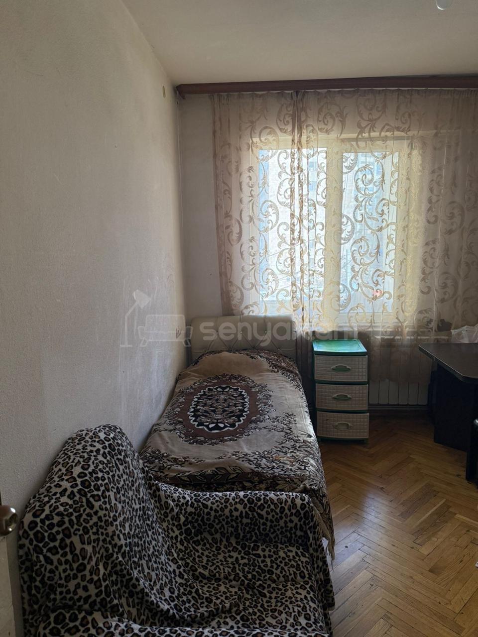 4 Սենյականոց Բնակարան Քարե Շենքում, 91քմ, 3/5 հարկ, Նորմալ Վիճակում