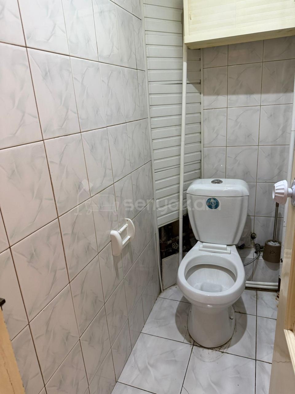 4 Սենյականոց Բնակարան Քարե Շենքում, 91քմ, 3/5 հարկ, Նորմալ Վիճակում