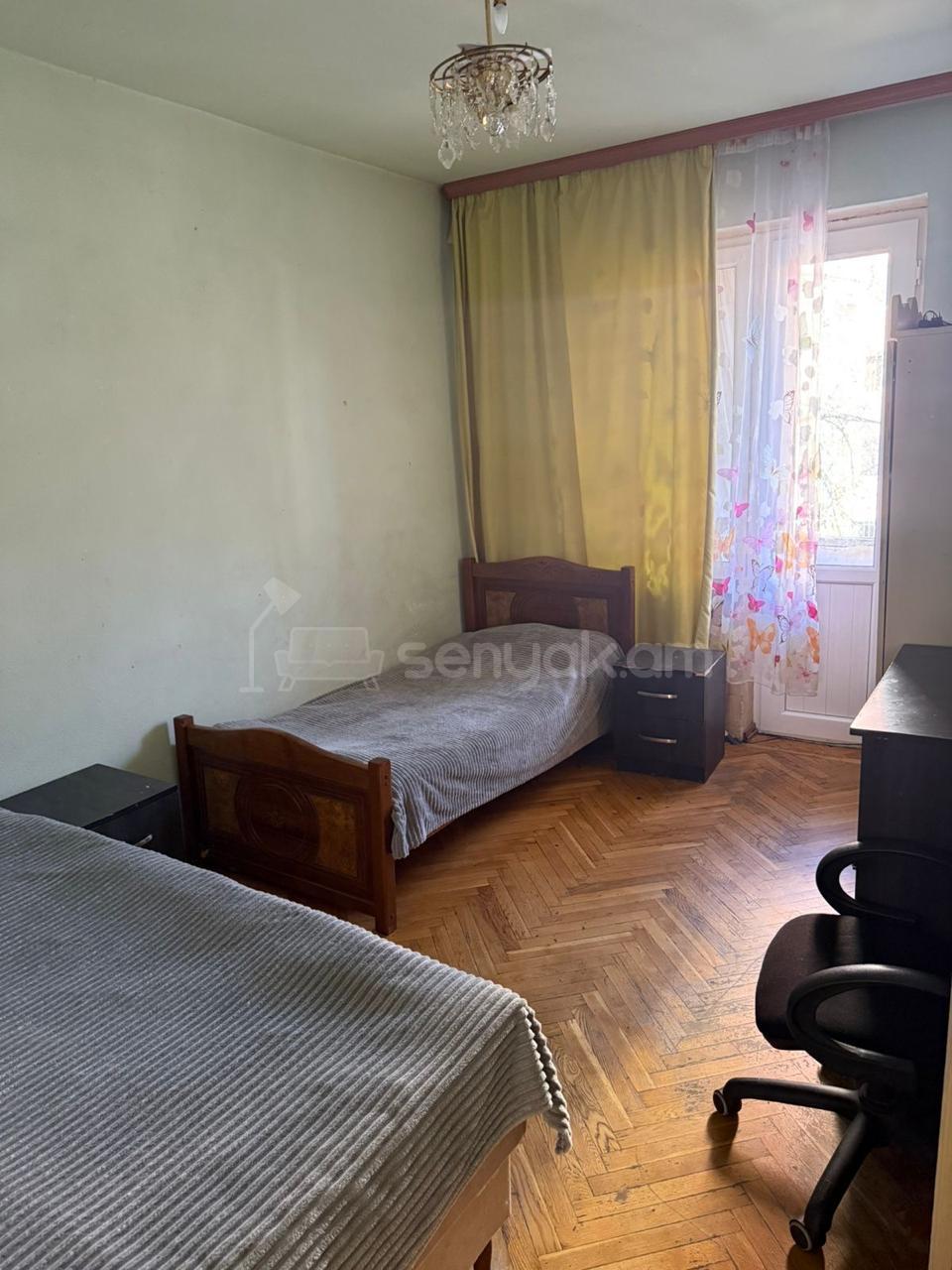 4 Սենյականոց Բնակարան Քարե Շենքում, 91քմ, 3/5 հարկ, Նորմալ Վիճակում