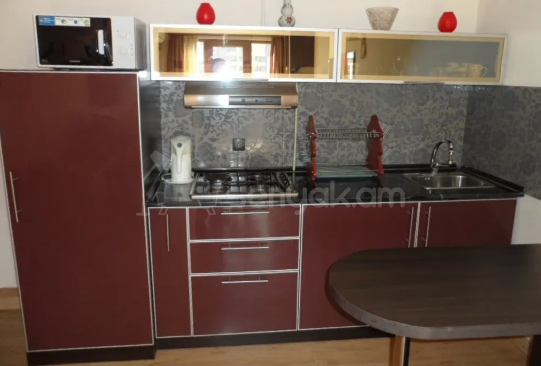 1 Սենյականոց Բնակարան, 42քմ, 5/9 հարկ, Կապիտալ Վերանորոգված, Կահավորված, Արևկող