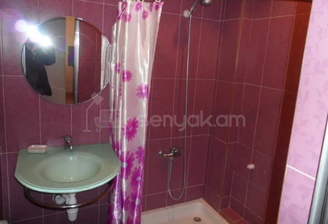 1 Սենյականոց Բնակարան, 42քմ, 5/9 հարկ, Կապիտալ Վերանորոգված, Կահավորված, Արևկող