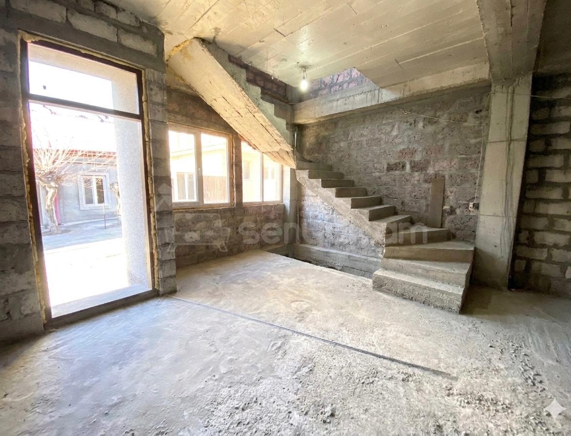 Ազատ նախագծով Սեփական Տուն, 210քմ, Ավտոտնակով