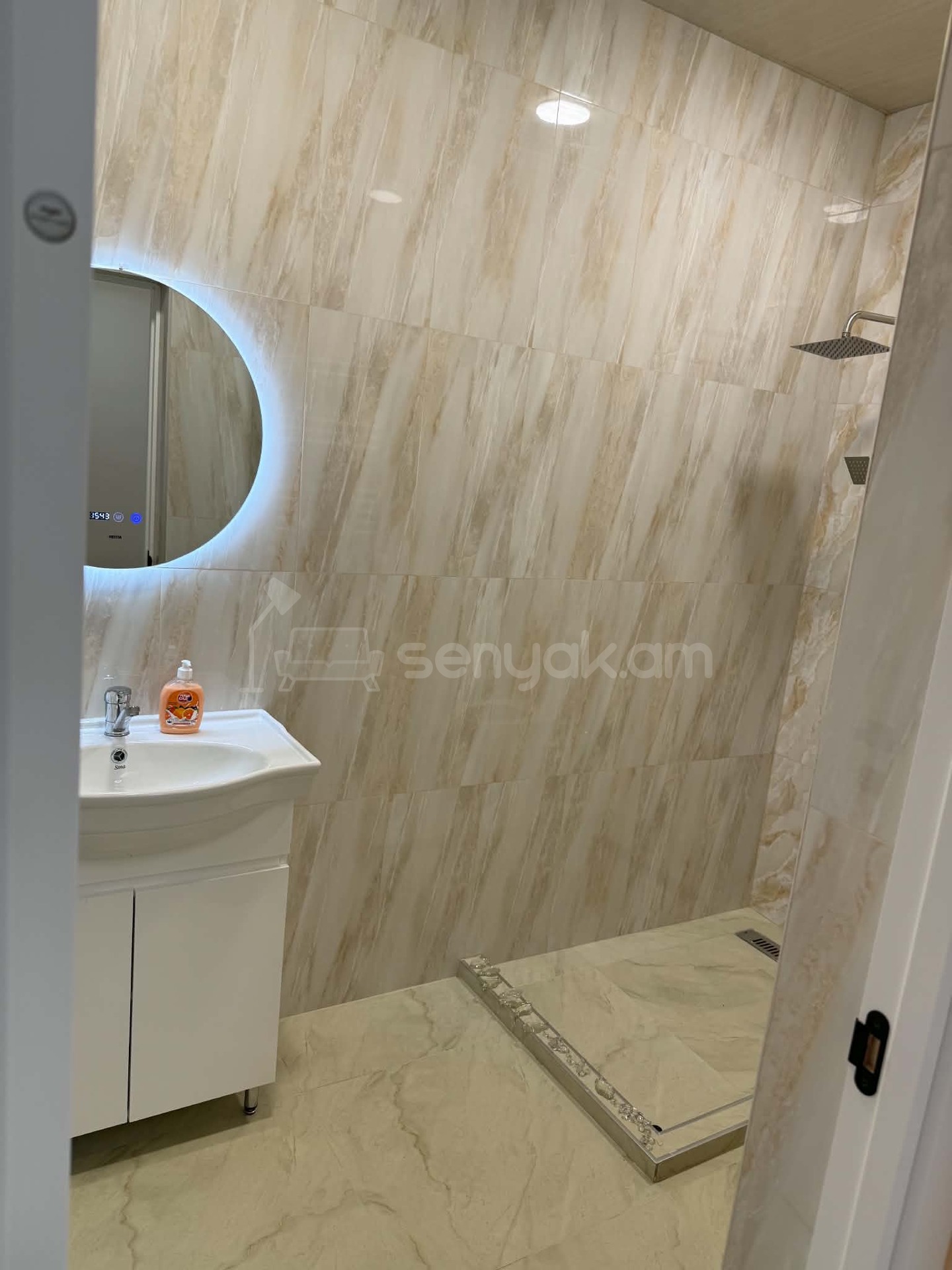 2 Սենյականոց Բնակարան Քարե Շենքում, 62քմ, 3/5 հարկ, Դիզայներական Վերանորոգված, Կահավորված