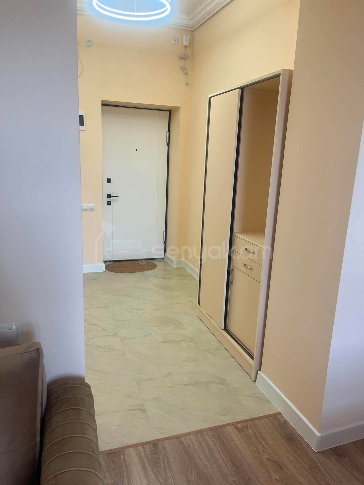 2 Սենյականոց Բնակարան Քարե Շենքում, 62քմ, 3/5 հարկ, Դիզայներական Վերանորոգված, Կահավորված