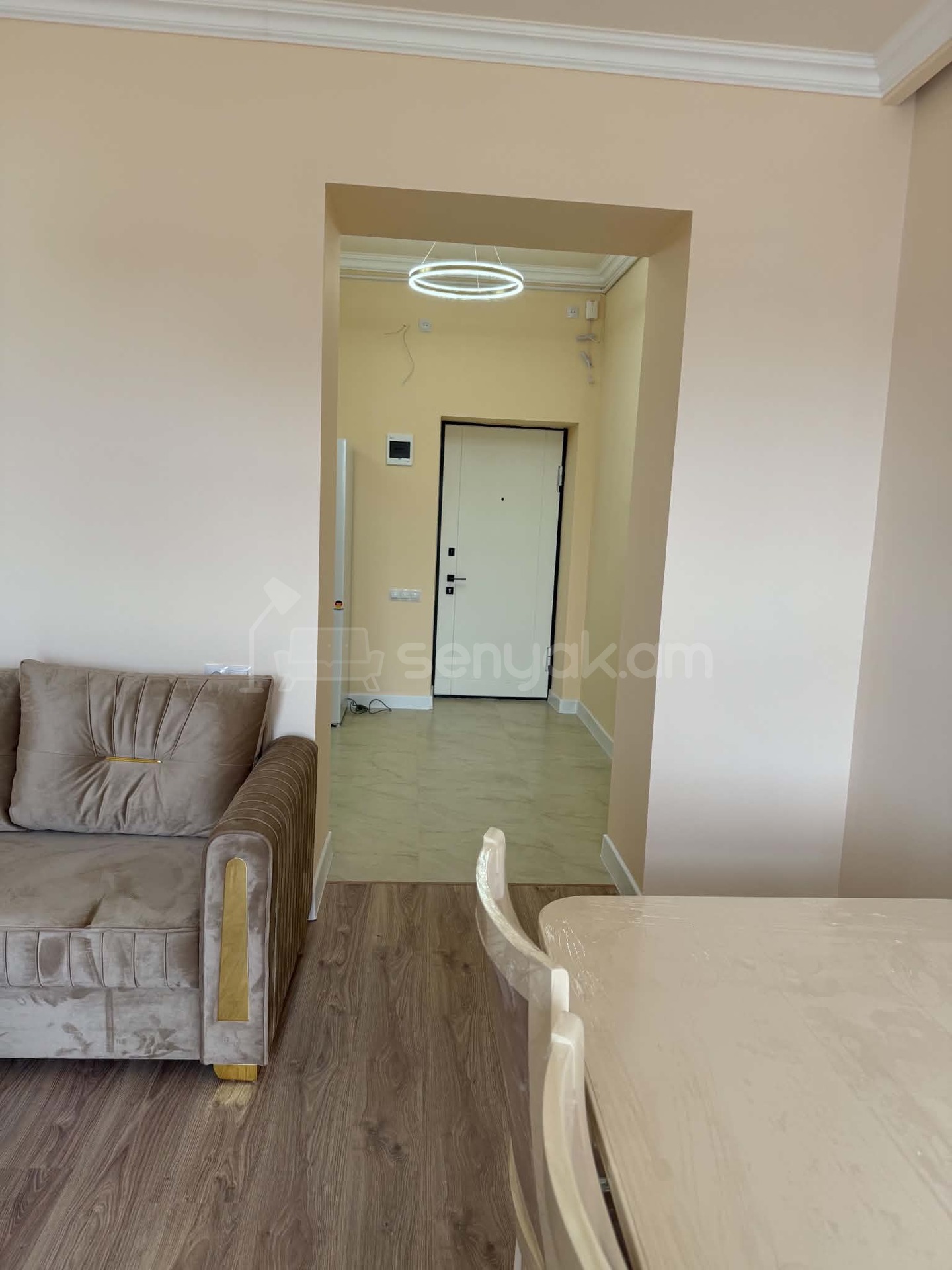 2 Սենյականոց Բնակարան Քարե Շենքում, 62քմ, 3/5 հարկ, Դիզայներական Վերանորոգված, Կահավորված
