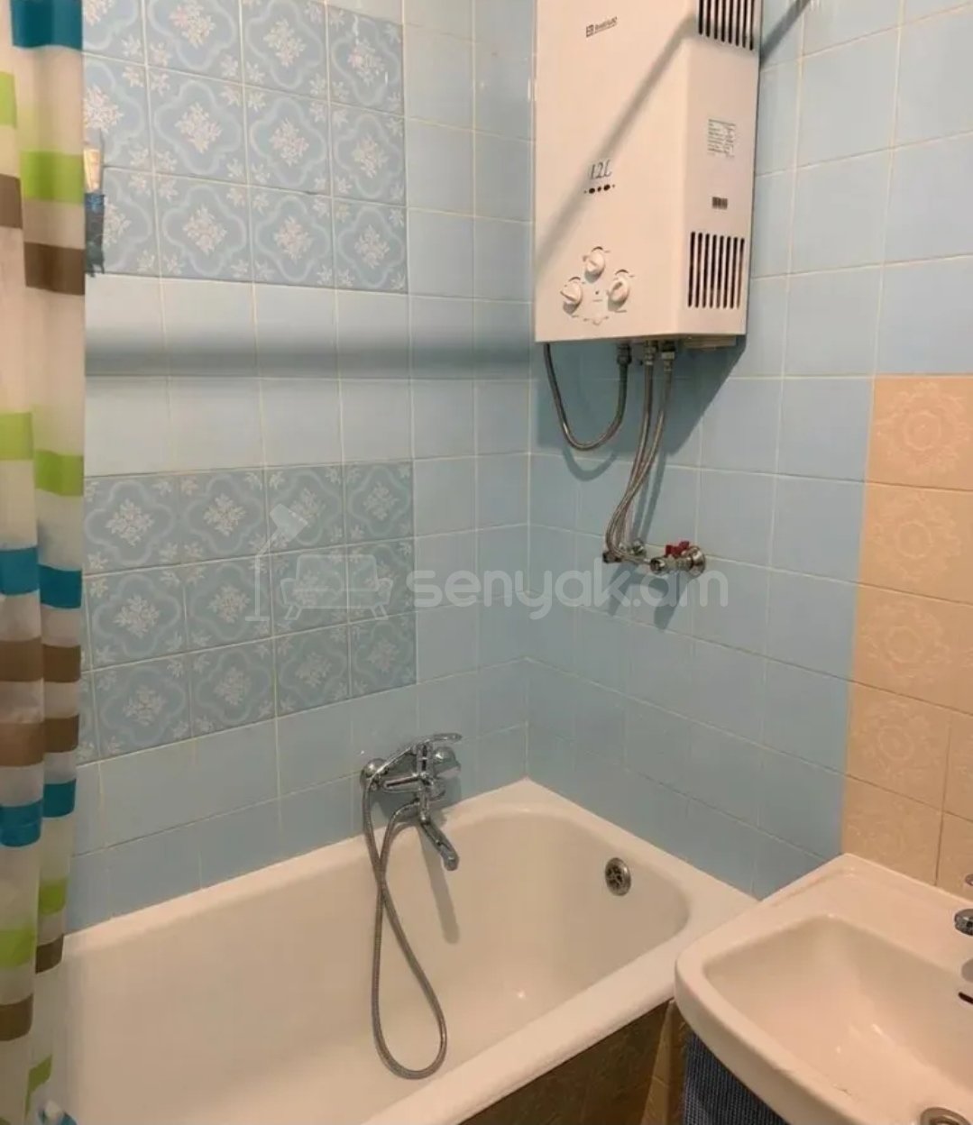 3 Սենյականոց Բնակարան Քարե Շենքում, 81քմ, 4/5 հարկ, Կոսմետիկ Վերանորոգված