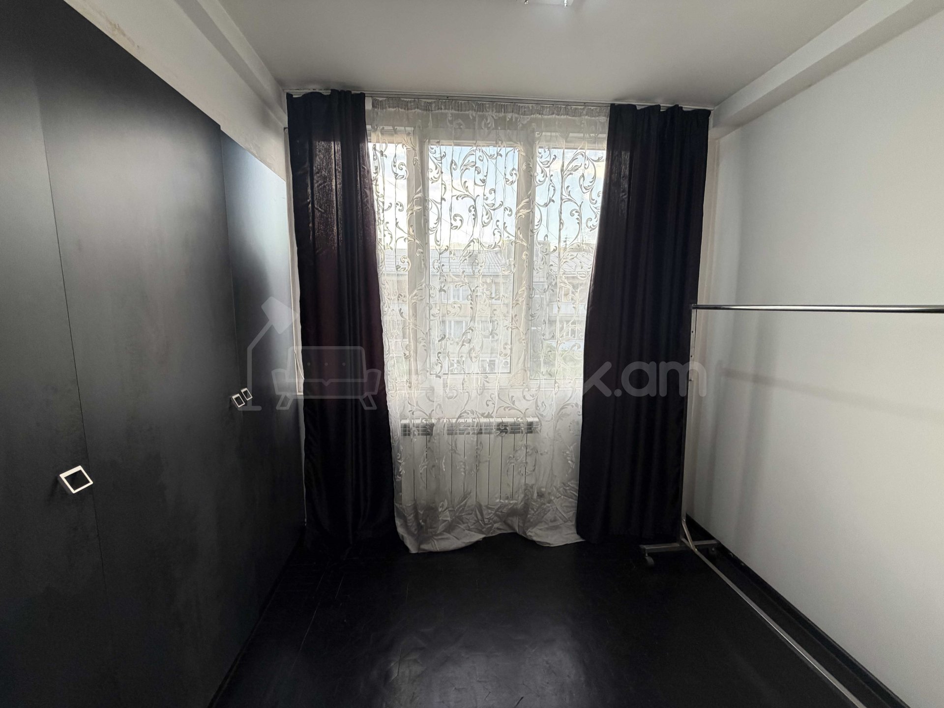 3 Սենյականոց Բնակարան Քարե Շենքում, 105քմ, 5/5 հարկ, Կապիտալ Վերանորոգված