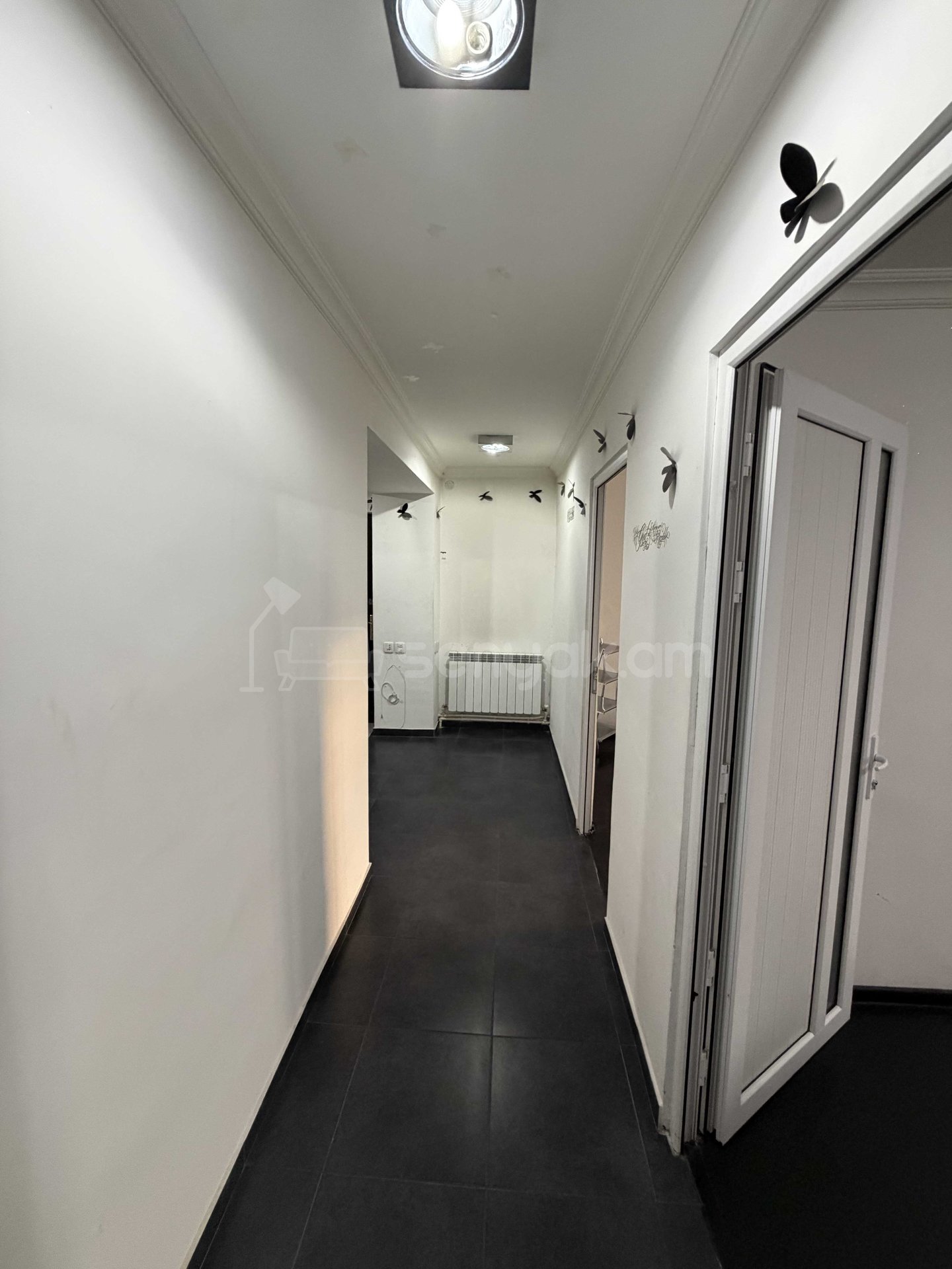 3 Սենյականոց Բնակարան Քարե Շենքում, 105քմ, 5/5 հարկ, Կապիտալ Վերանորոգված