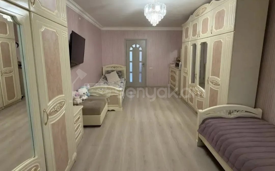 3 Սենյականոց Բնակարան, 70քմ, 1/4 հարկ, Նորմալ Վիճակում