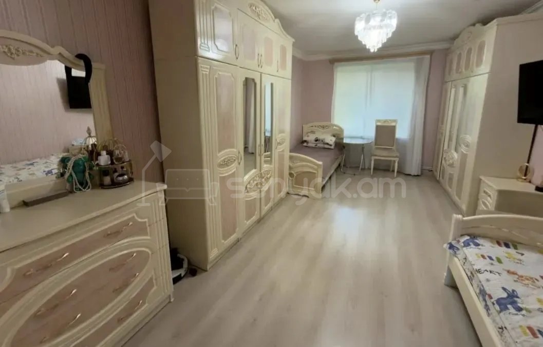 3 Սենյականոց Բնակարան, 70քմ, 1/4 հարկ, Նորմալ Վիճակում