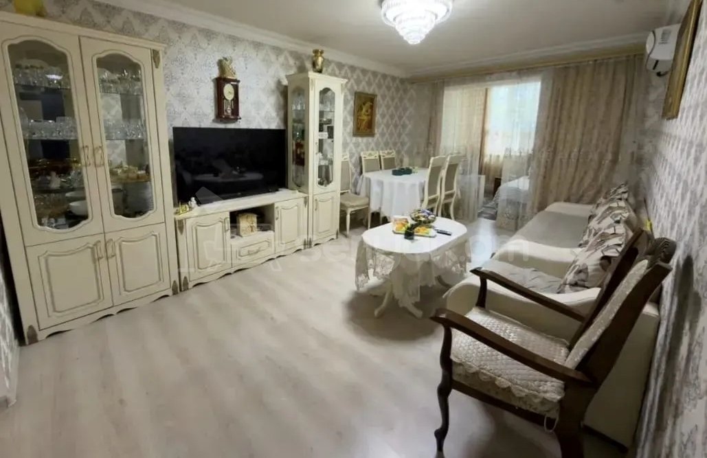 3 Սենյականոց Բնակարան, 70քմ, 1/4 հարկ, Նորմալ Վիճակում