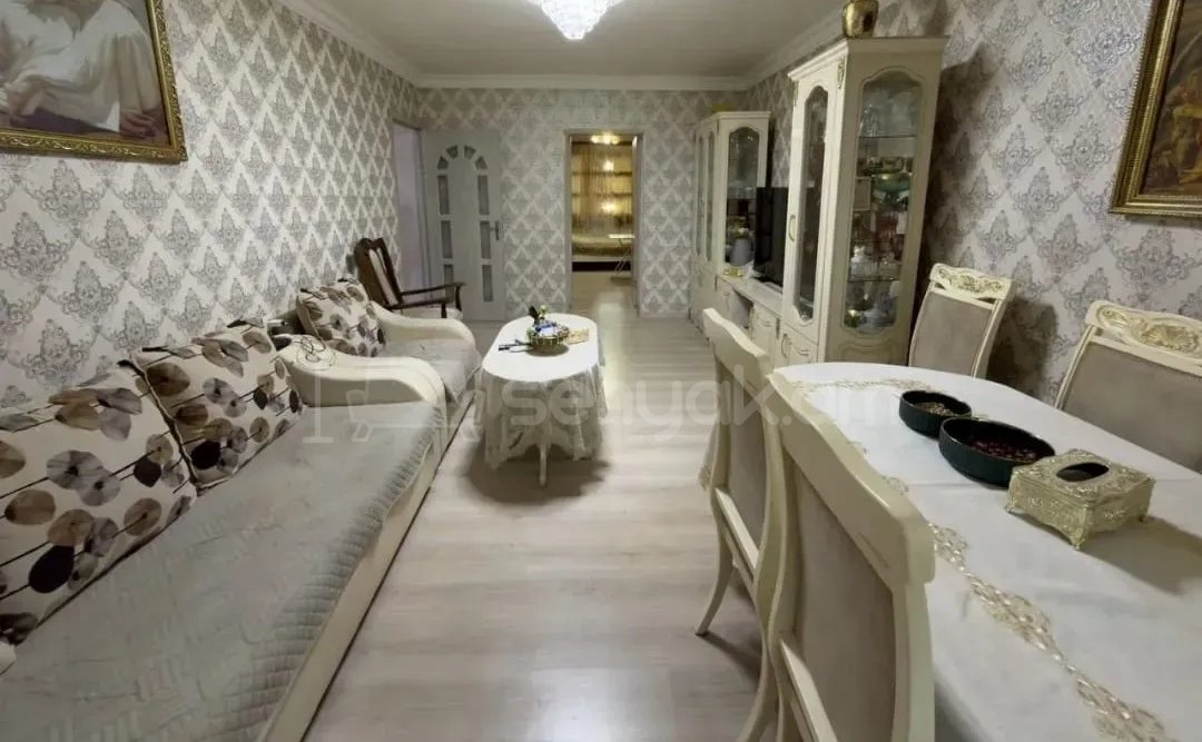 3 Սենյականոց Բնակարան, 70քմ, 1/4 հարկ, Նորմալ Վիճակում