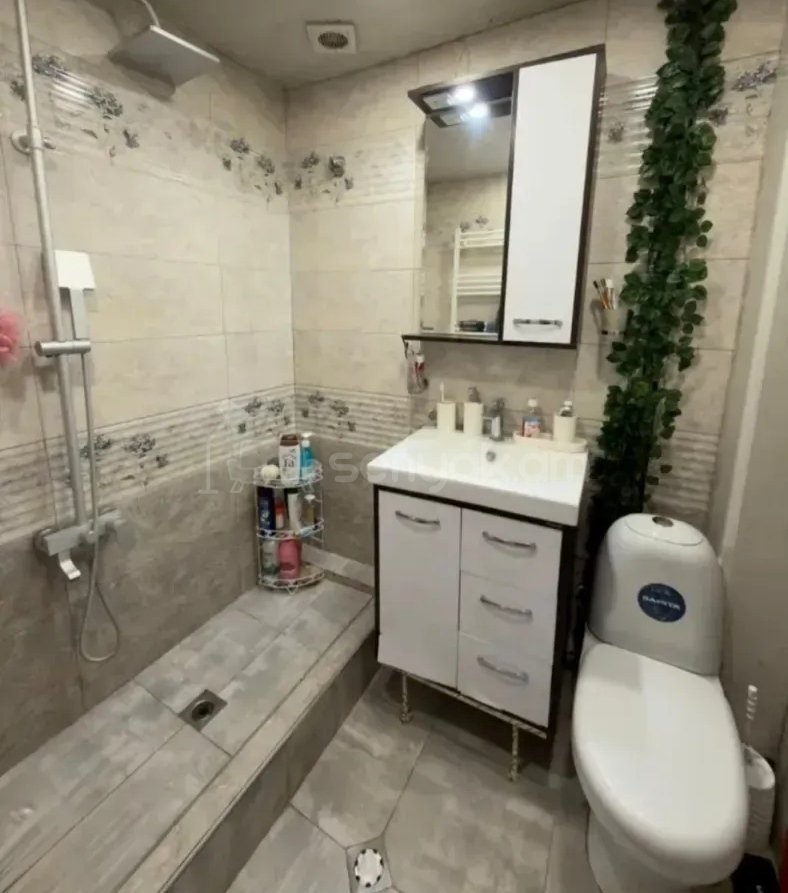 3 Սենյականոց Բնակարան, 70քմ, 1/4 հարկ, Նորմալ Վիճակում