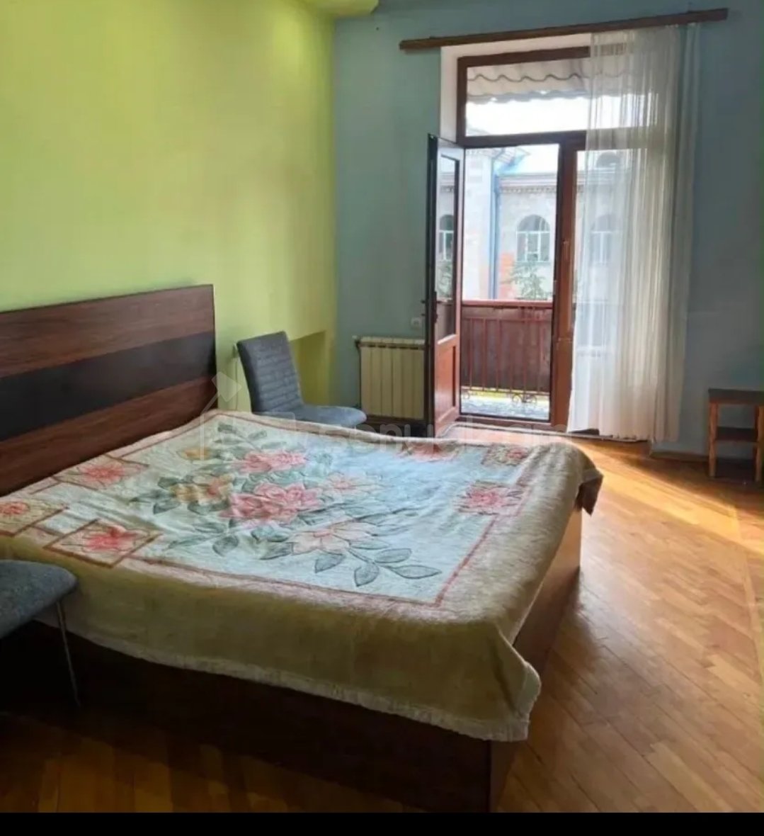 3 Սենյականոց Բնակարան Քարե Շենքում, 73քմ, 4/4 հարկ, Կոսմետիկ Վերանորոգված, Կահավորված