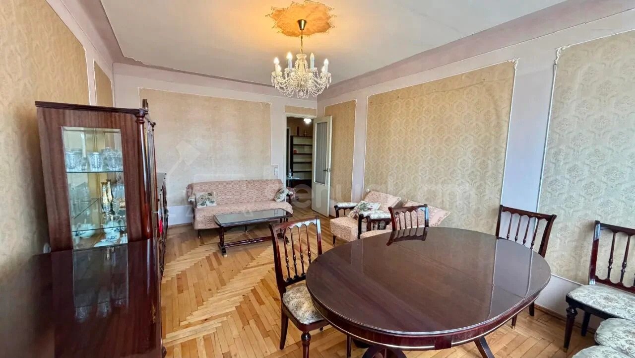 3 Սենյականոց Բնակարան Քարե Շենքում, 72քմ, 3/5 հարկ, Պետական Վիճակում