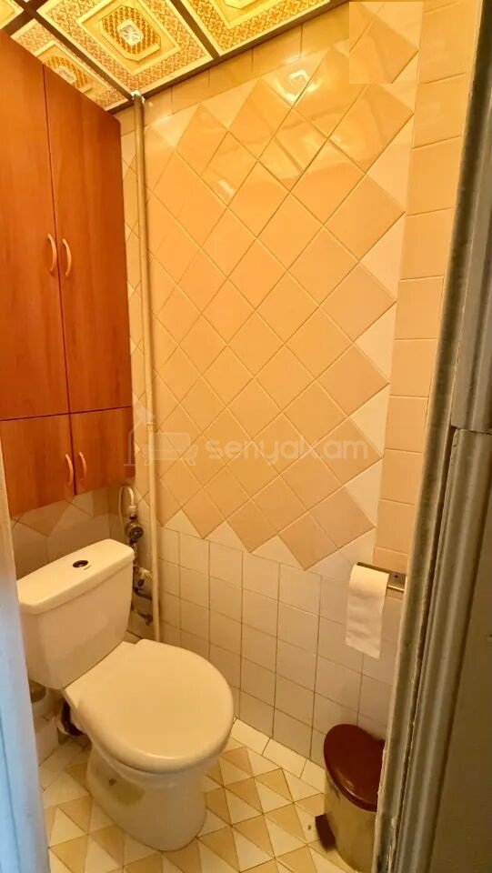 3 Սենյականոց Բնակարան Քարե Շենքում, 72քմ, 3/5 հարկ, Պետական Վիճակում