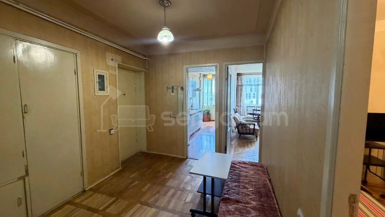 3 Սենյականոց Բնակարան Քարե Շենքում, 72քմ, 3/5 հարկ, Պետական Վիճակում