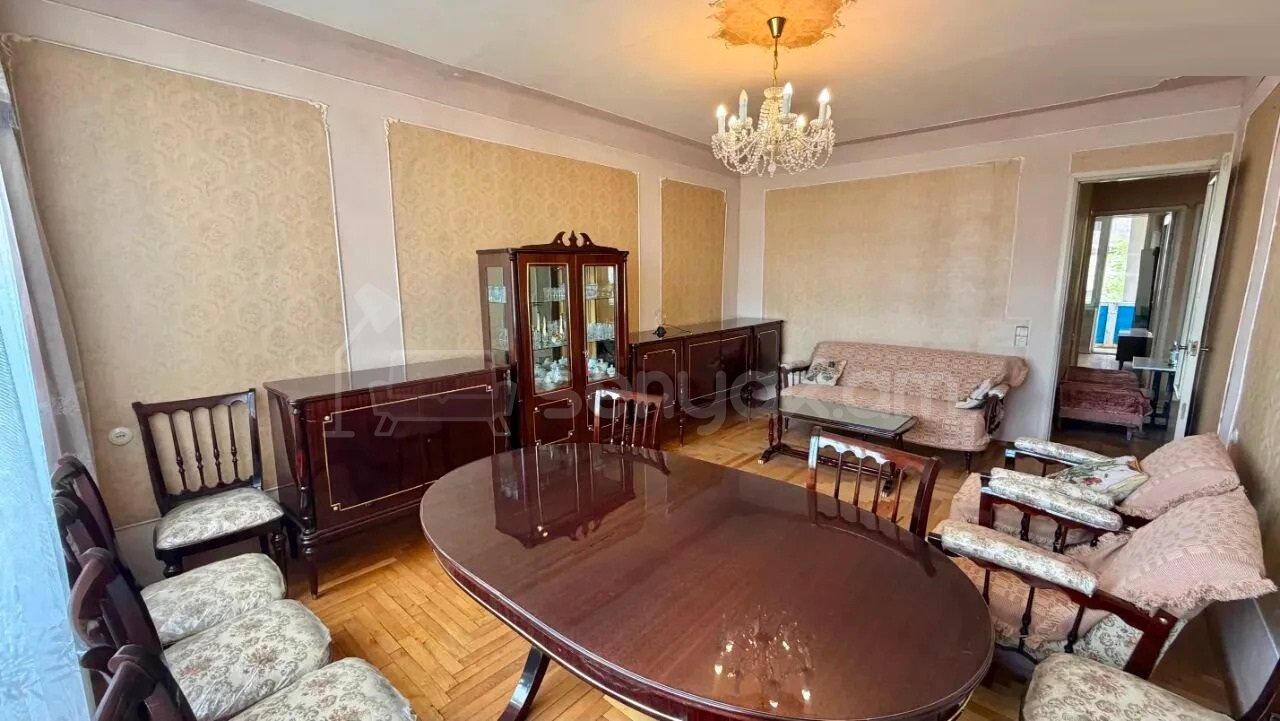 3 Սենյականոց Բնակարան Քարե Շենքում, 72քմ, 3/5 հարկ, Պետական Վիճակում
