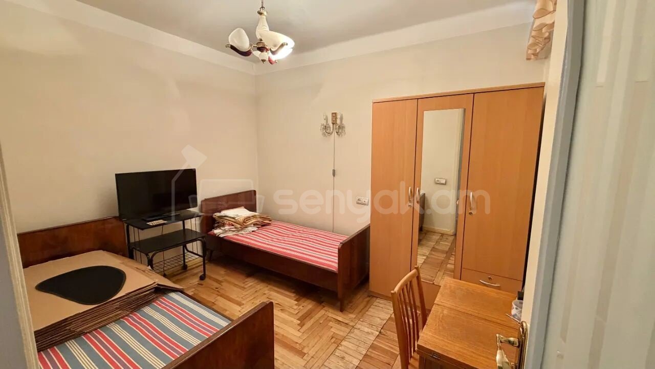 3 Սենյականոց Բնակարան Քարե Շենքում, 72քմ, 3/5 հարկ, Պետական Վիճակում