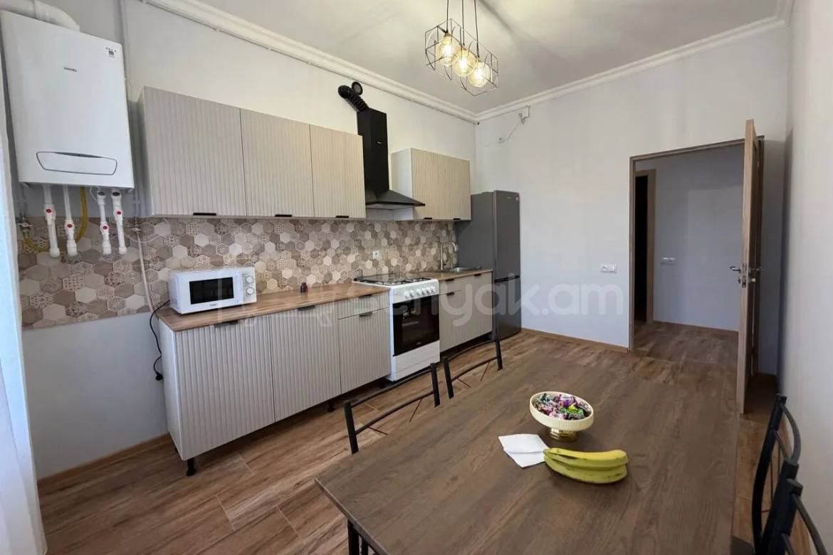 3 Սենյականոց Բնակարան, 101քմ, 5/13 հարկ, Կապիտալ Վերանորոգված, Կահավորված