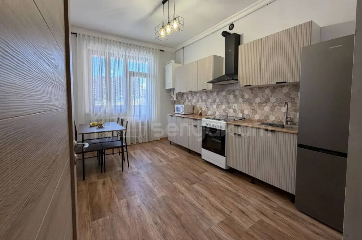 3 Սենյականոց Բնակարան, 101քմ, 5/13 հարկ, Կապիտալ Վերանորոգված, Կահավորված, Արևկող
