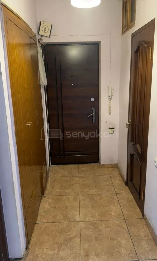 2 Սենյականոց Բնակարան Քարե Շենքում, 53քմ, 5/5 հարկ, Կոսմետիկ Վերանորոգված