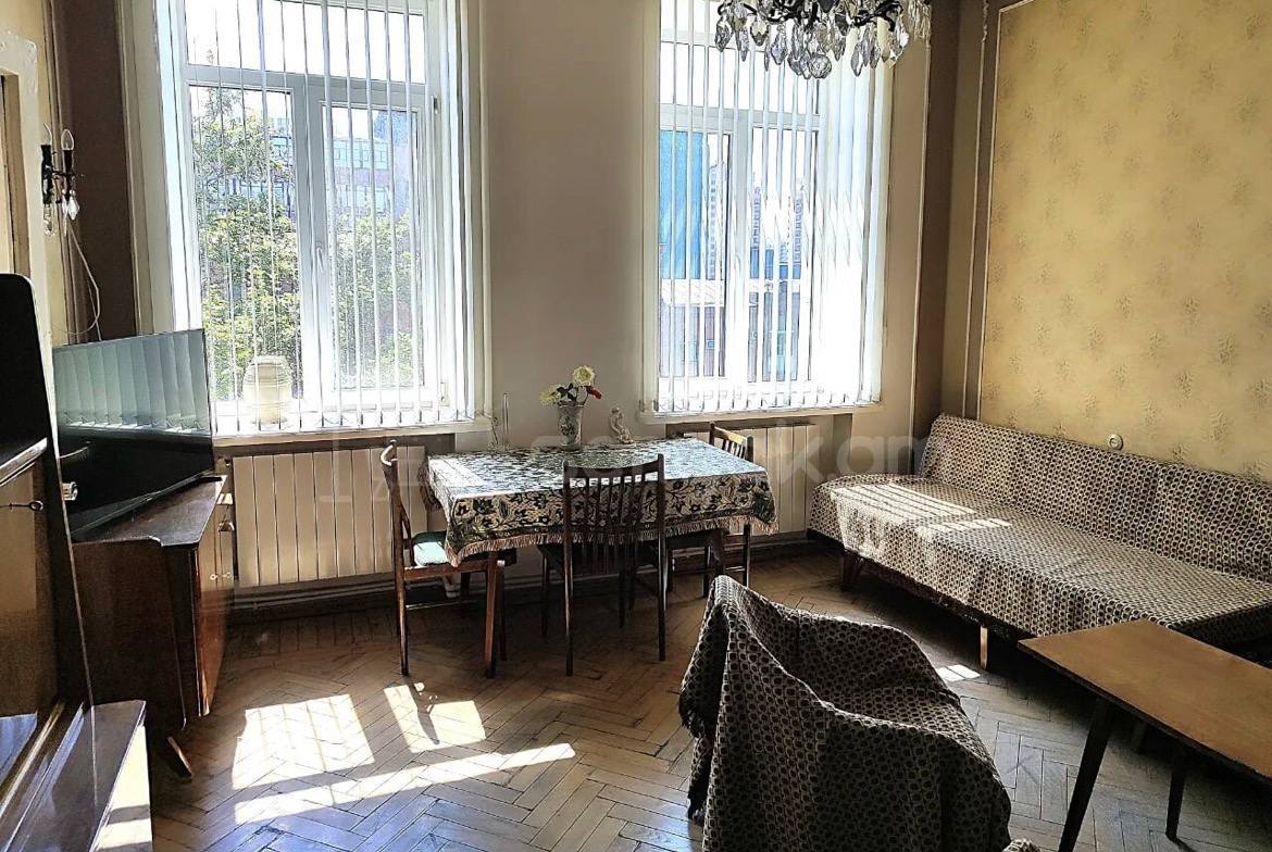 2 Սենյականոց Բնակարան Քարե Շենքում, 49քմ, 5/5 հարկ, Պետական Վիճակում