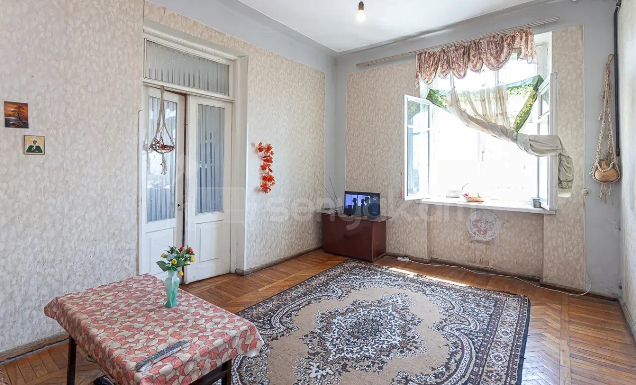 3 Սենյականոց Բնակարան Քարե Շենքում, 75քմ, 2/5 հարկ, Պետական Վիճակում